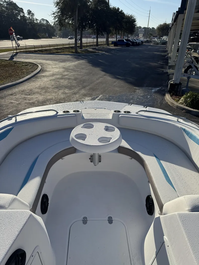 Slide: The Image of Hurricane SunDeck Sport 188 I/O 2026 - 29