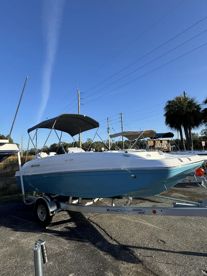 Slide: The Image of Hurricane SunDeck Sport 188 I/O 2026 - 3