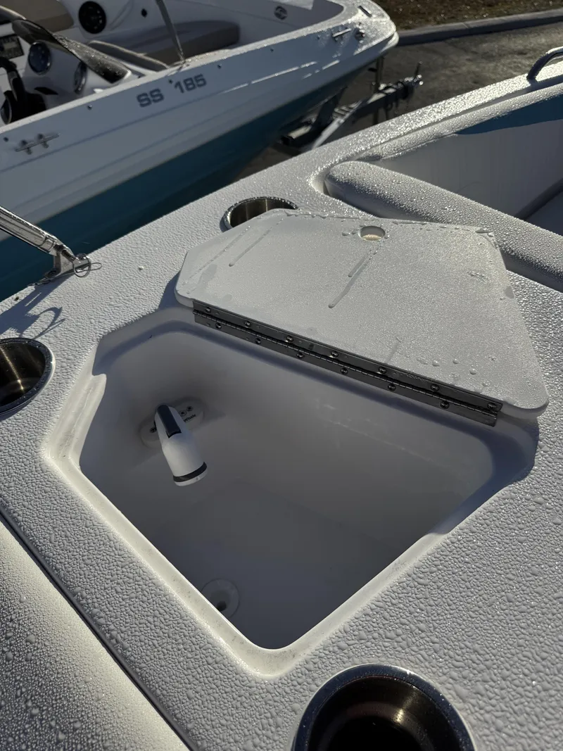 Slide: The Image of Hurricane SunDeck Sport 188 I/O 2026 - 31