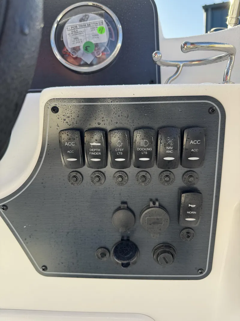 Slide: The Image of Hurricane SunDeck Sport 188 I/O 2026 - 35