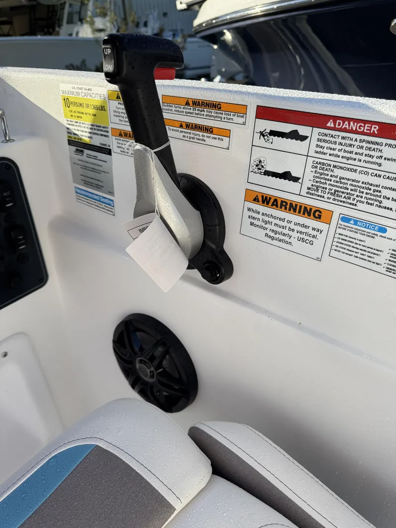 Slide: The Image of Hurricane SunDeck Sport 188 I/O 2026 - 36