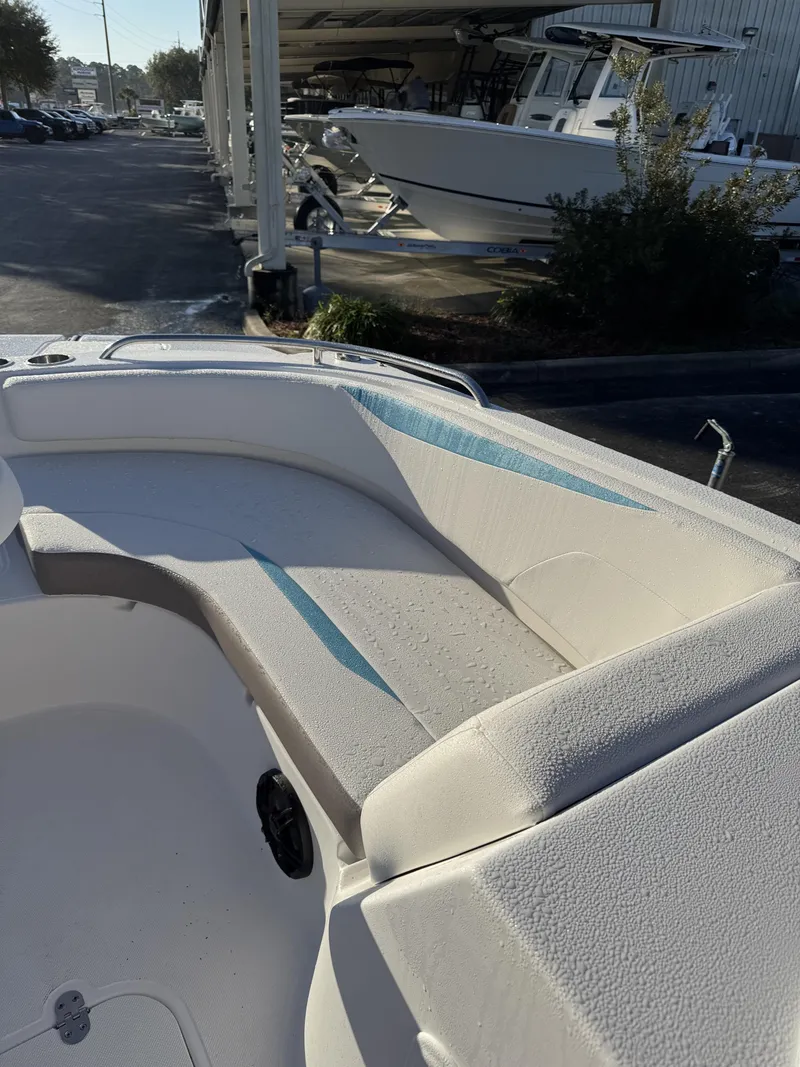 Slide: The Image of Hurricane SunDeck Sport 188 I/O 2026 - 5