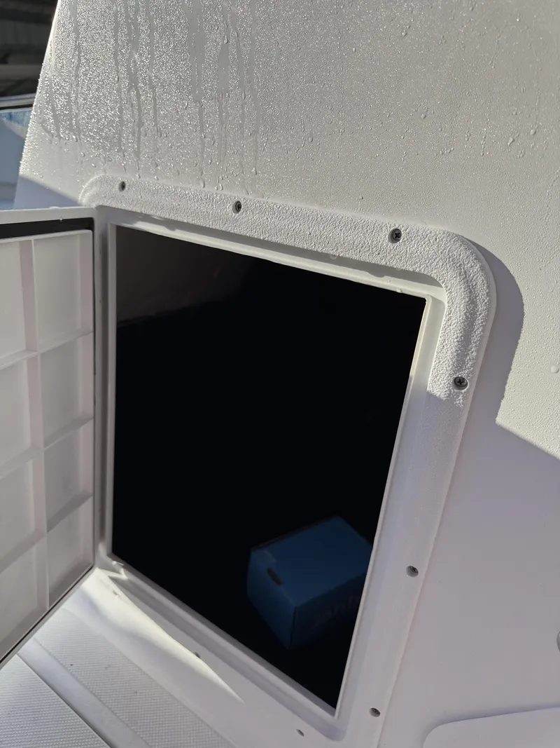 Slide: The Image of Hurricane SunDeck Sport 188 OB 2026 - 11