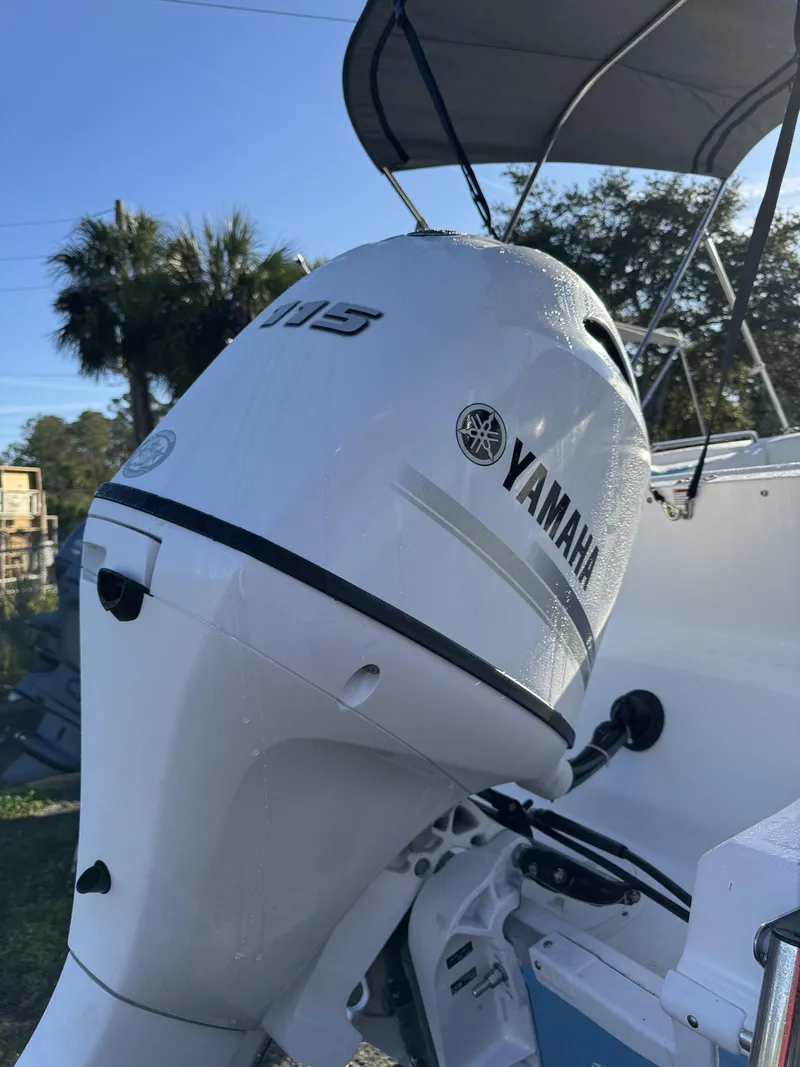 Slide: The Image of Hurricane SunDeck Sport 188 OB 2026 - 21