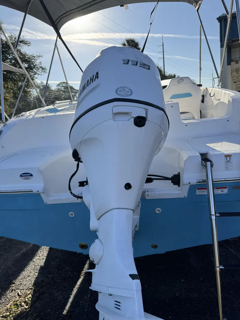 Slide: The Image of Hurricane SunDeck Sport 188 OB 2026 - 22