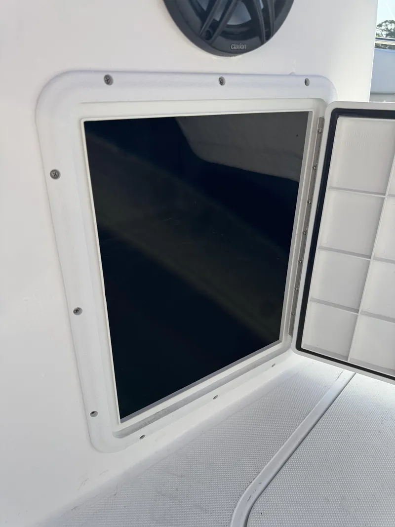 Slide: The Image of Hurricane SunDeck Sport 188 OB 2026 - 33