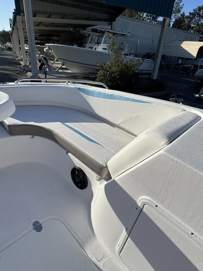 Slide: The Image of Hurricane SunDeck Sport 188 OB 2026 - 38