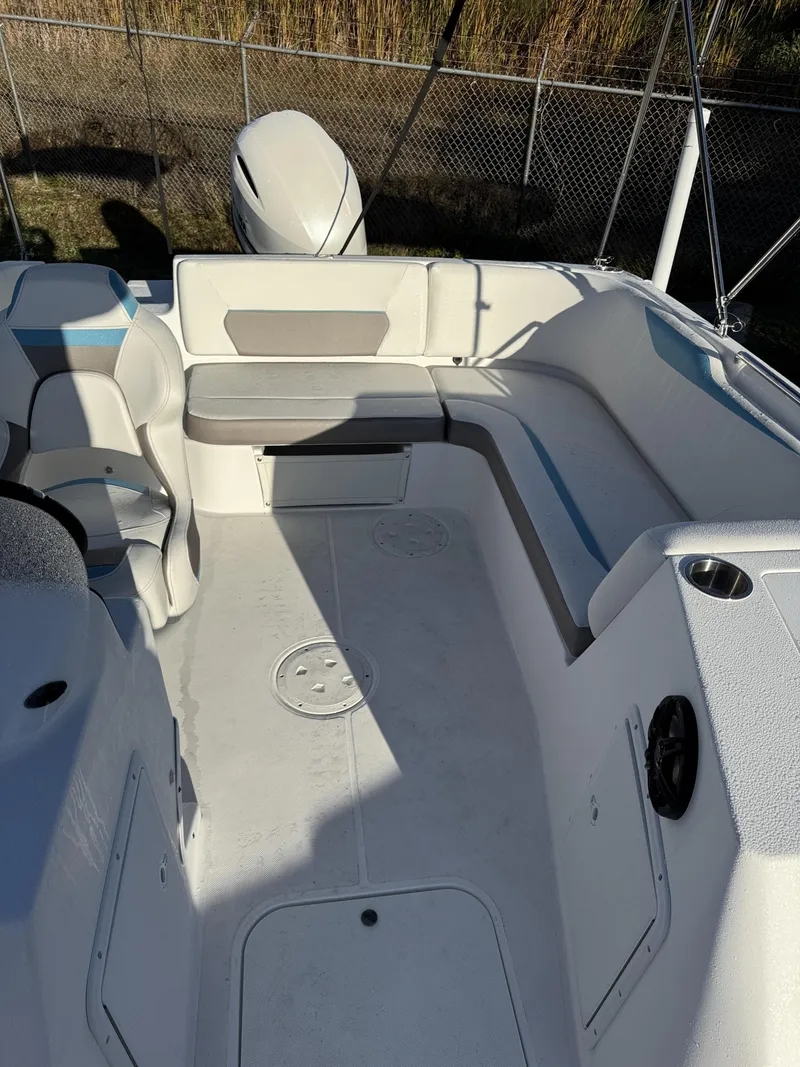 Slide: The Image of Hurricane SunDeck Sport 188 OB 2026 - 7