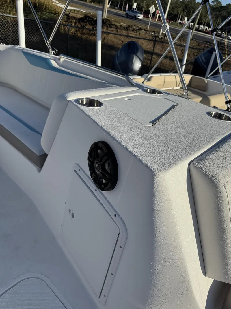 Slide: The Image of Hurricane SunDeck Sport 188 OB 2026 - 8