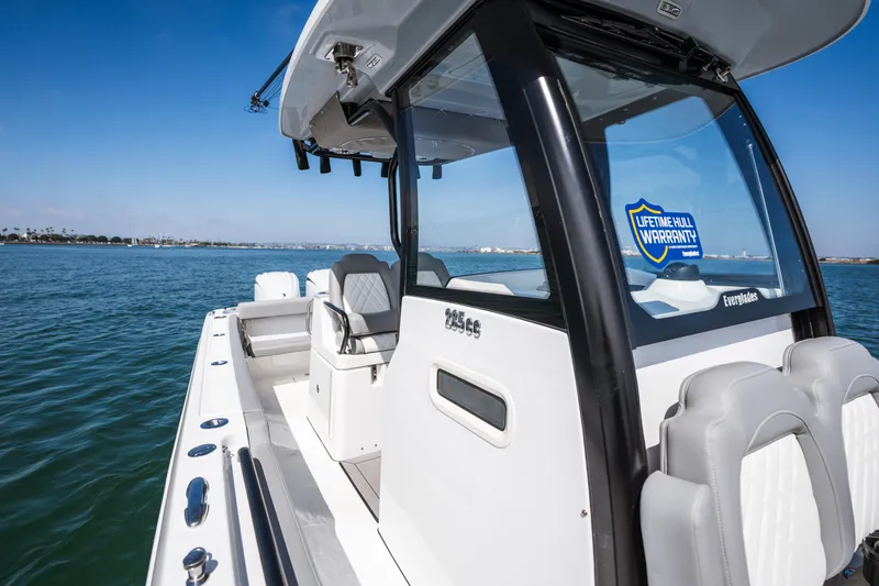 Slide: The Image of 2025 Everglades 285 Center Console boat on water, featuring lifetime hull warranty. - 9