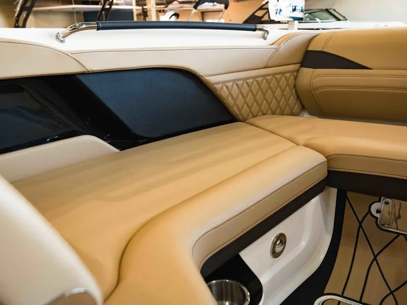 Slide: The Image of Sea Ray SLX 280 2026 - 11