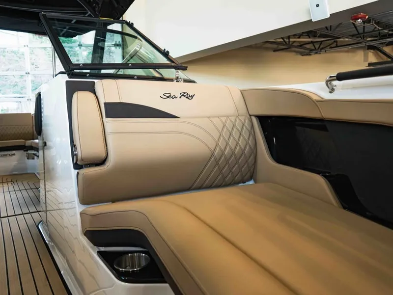 Slide: The Image of Sea Ray SLX 280 2026 - 13