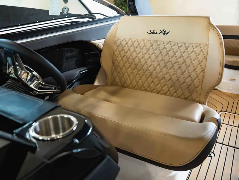 Slide: The Image of Sea Ray SLX 280 2026 - 15