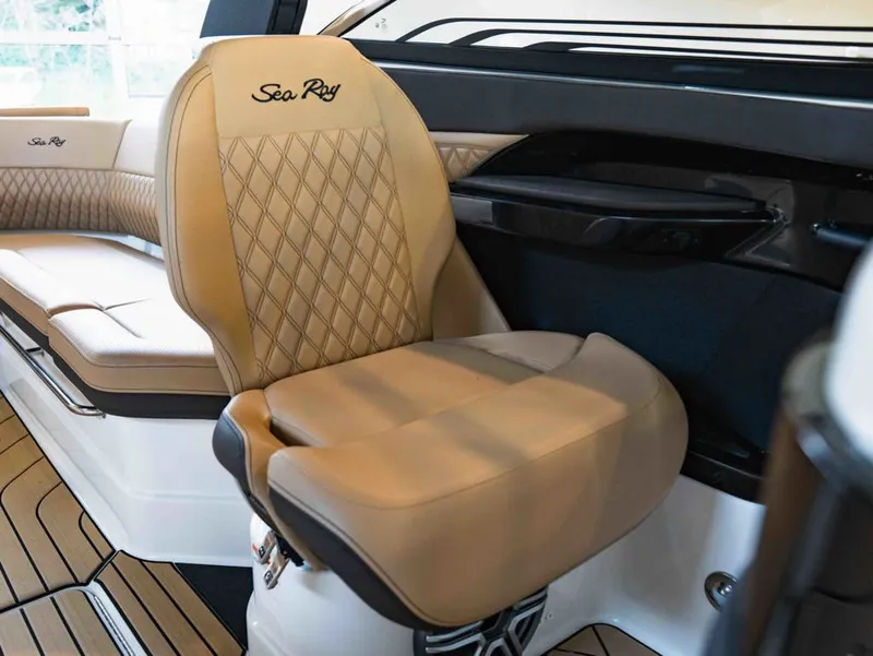 Slide: The Image of Sea Ray SLX 280 2026 - 16