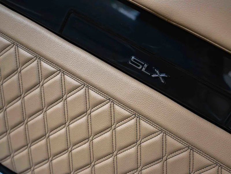 Slide: The Image of Sea Ray SLX 280 2026 - 20