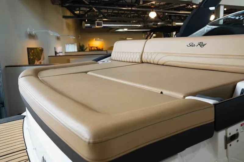 Slide: The Image of Sea Ray SLX 280 2026 - 5