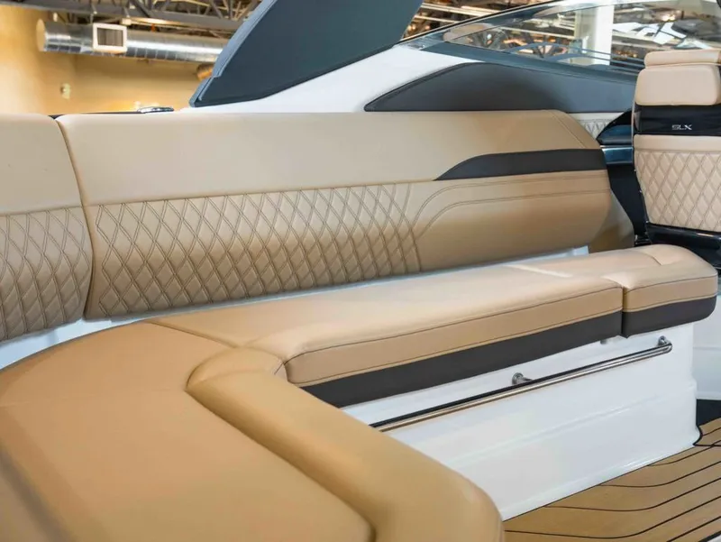 Slide: The Image of Sea Ray SLX 280 2026 - 7