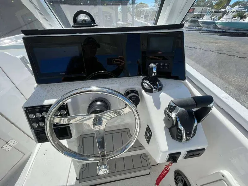 Slide: The Image of Sea Fox 268 Traveler 2026 - 4