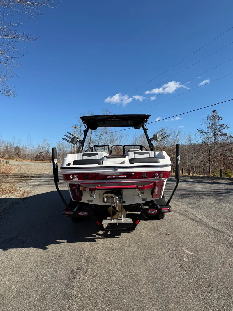 Slide: The Image of Malibu Wakesetter 23 MXZ 2026 - 4