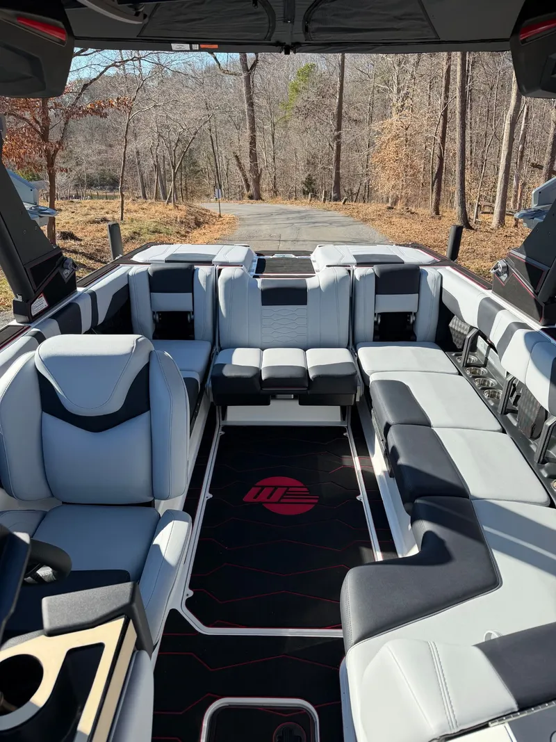 Slide: The Image of Malibu Wakesetter 23 MXZ 2026 - 5