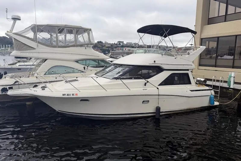 The Image of 2001 Bayliner 3258 Command Bridge yacht docked at marina. - 0