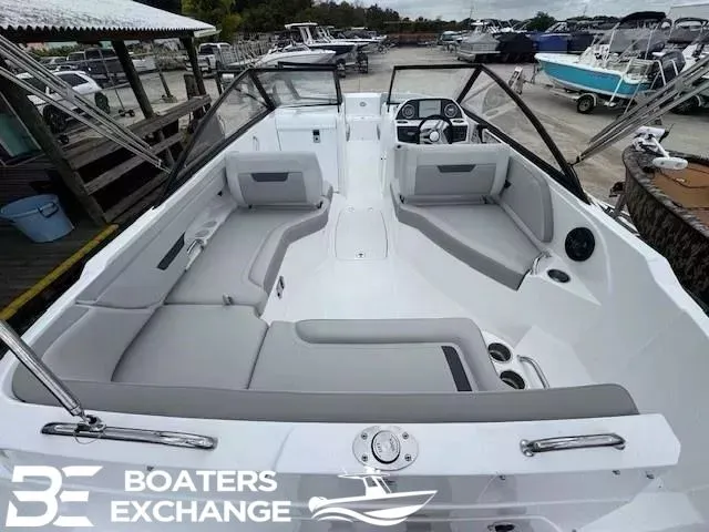 Slide: The Image of Hurricane SunDeck 235 OB 2026 - 3