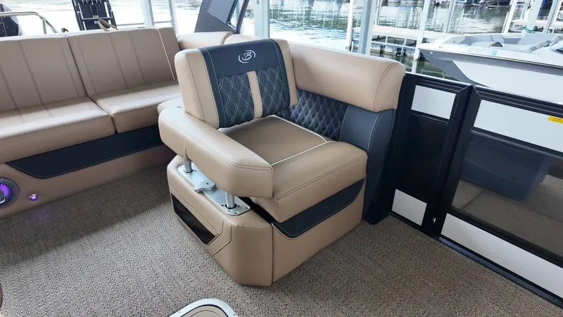 Slide: The Image of Luxurious seating area on Barletta Lusso 25UA boat, model year 2026. - 26