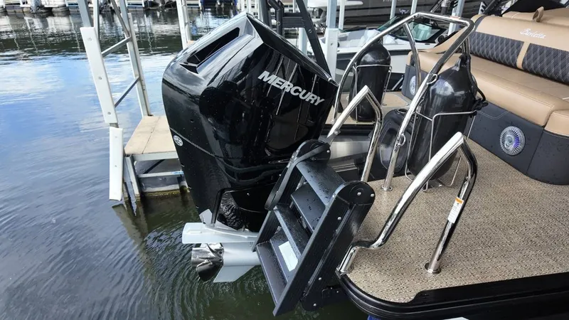 Slide: The Image of Barletta Lusso 25UA 2026 with Mercury engine at dock. - 37