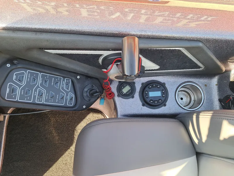 Slide: The Image of Skeeter FX21 2014 - 27