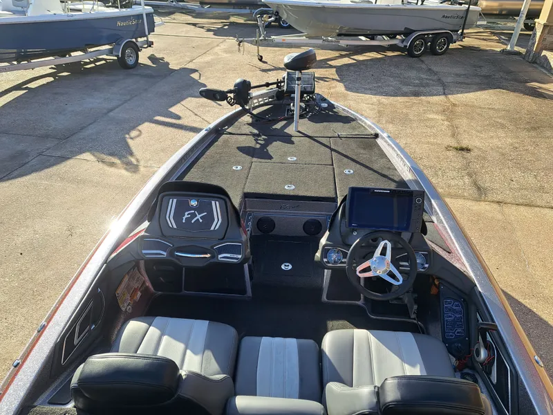 Slide: The Image of Skeeter FX21 2014 - 8