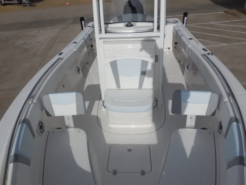 Slide: The Image of Robalo R230 Center Console 2026 - 14