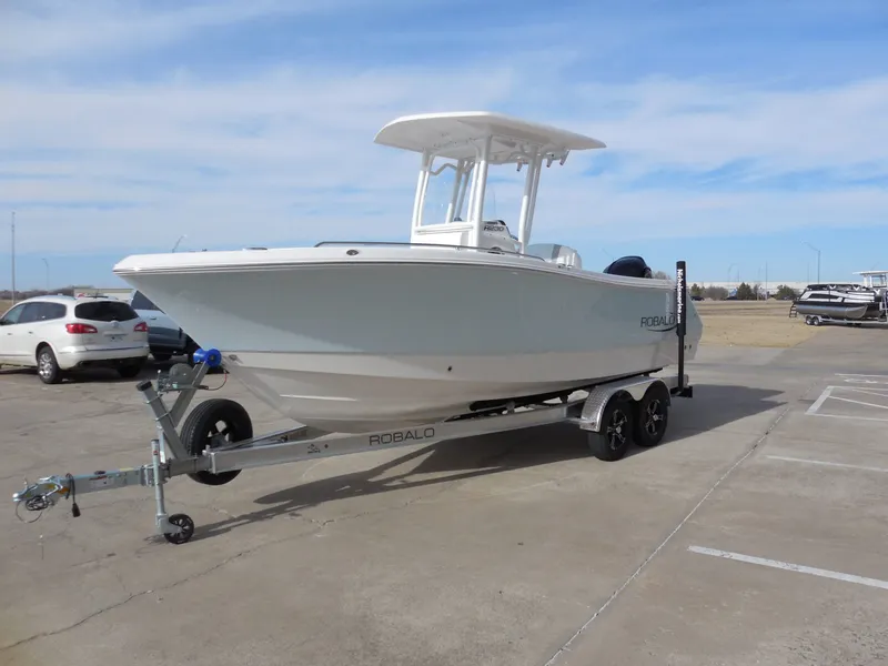 Slide: The Image of Robalo R230 Center Console 2026 - 6