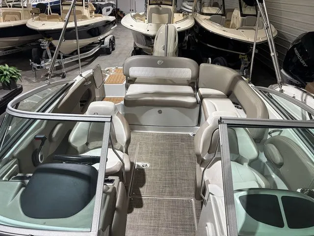 Slide: The Image of Crownline Boats Eclipse E215 XS 2019 - 15