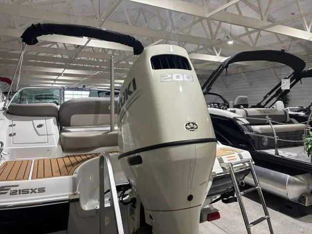 Slide: The Image of Crownline Boats Eclipse E215 XS 2019 - 4