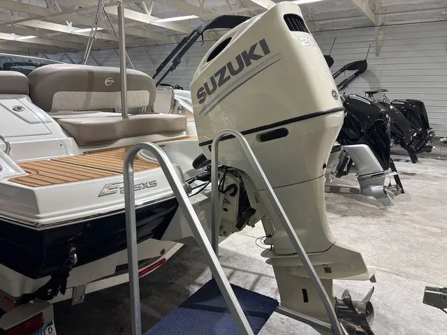 Slide: The Image of Crownline Boats Eclipse E215 XS 2019 - 5