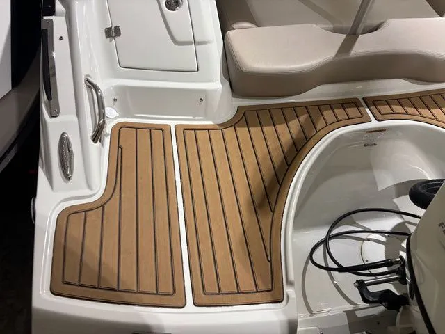 Slide: The Image of Crownline Boats Eclipse E215 XS 2019 - 6