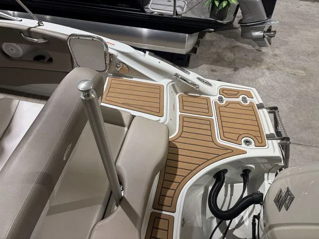 Slide: The Image of Crownline Boats Eclipse E215 XS 2019 - 8