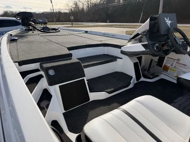 Slide: The Image of Skeeter ZXE20 2026 - 18