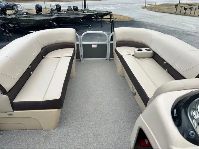 Slide: The Image of Sun Tracker Party Barge 20 DLX 2018 - 10