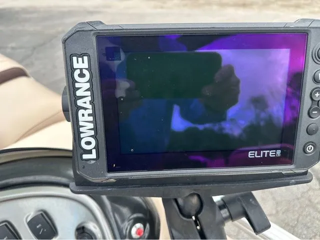 Slide: The Image of Sun Tracker Party Barge 20 DLX 2018 - 7