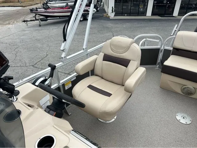 Slide: The Image of Sun Tracker Party Barge 20 DLX 2018 - 8