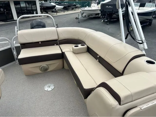 Slide: The Image of Sun Tracker Party Barge 20 DLX 2018 - 9