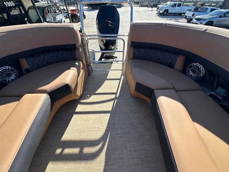 Slide: The Image of Harris Grand Mariner 250 2026 - 13