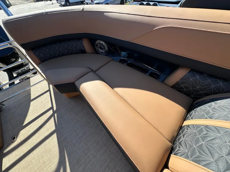 Slide: The Image of Harris Grand Mariner 250 2026 - 14