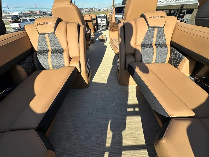 Slide: The Image of Harris Grand Mariner 250 2026 - 16