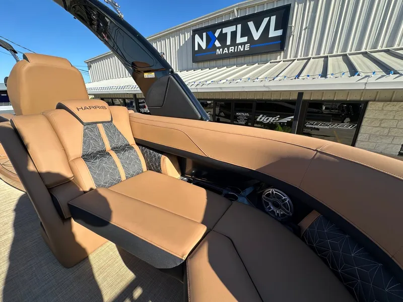 Slide: The Image of Harris Grand Mariner 250 2026 - 17