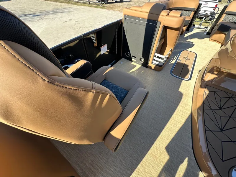 Slide: The Image of Harris Grand Mariner 250 2026 - 18