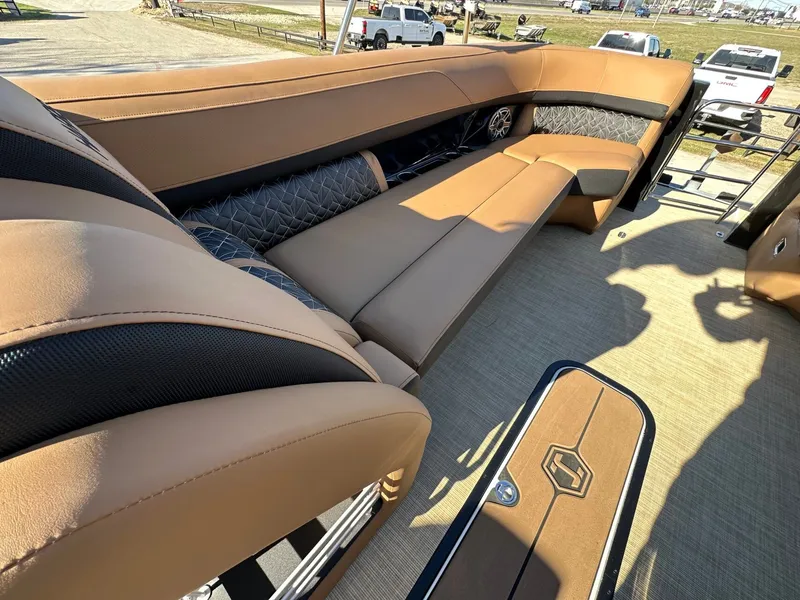 Slide: The Image of Harris Grand Mariner 250 2026 - 21