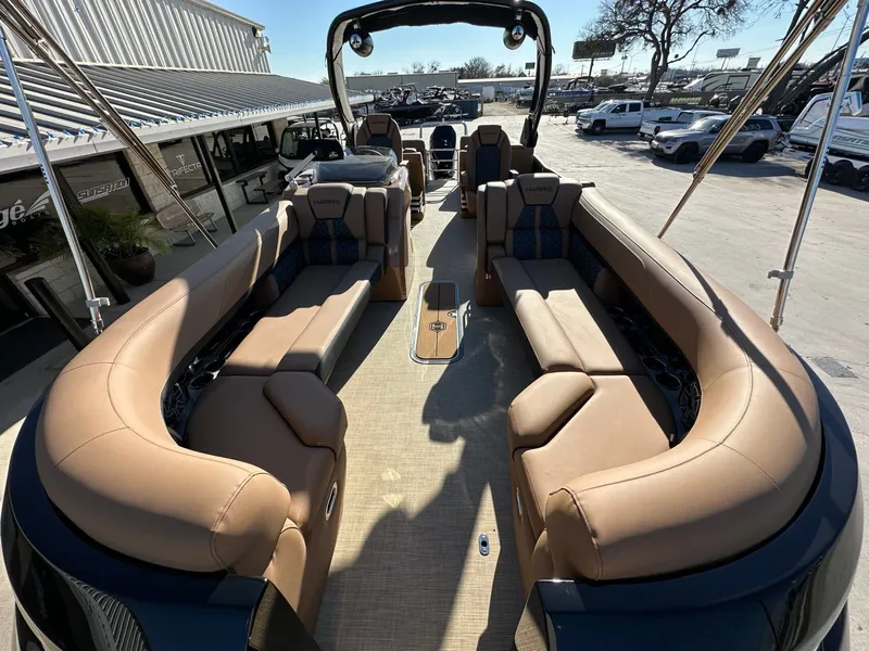 Slide: The Image of Harris Grand Mariner 250 2026 - 24