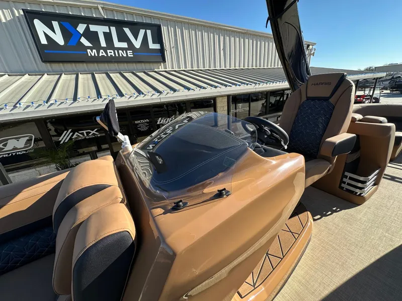 Slide: The Image of Harris Grand Mariner 250 2026 - 28